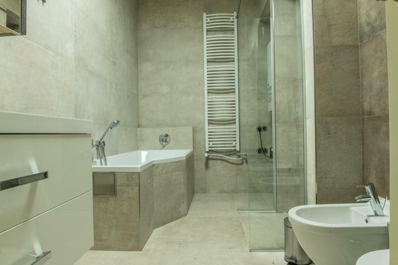 Exclusive 3 Bedroom Top-Notch Flat, Great Location Praha Bagian luar foto