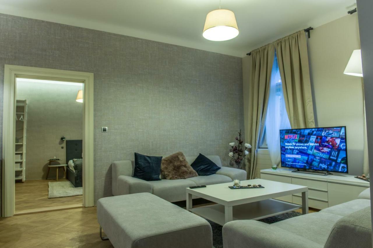 Exclusive 3 Bedroom Top-Notch Flat, Great Location Praha Bagian luar foto